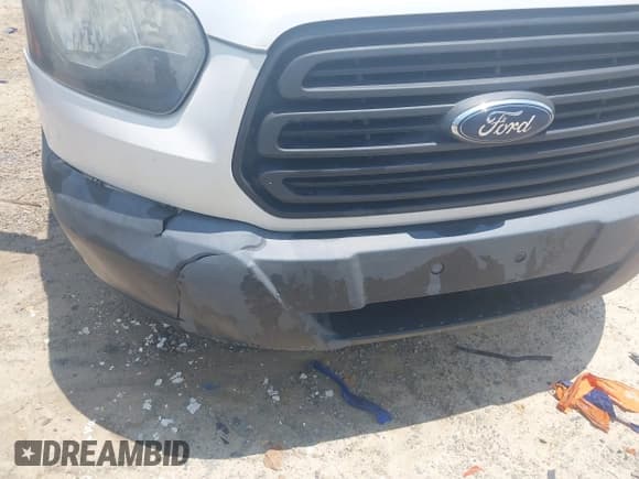 ✅ 2017 Ford Transit • VIN: 1FTYE1ZMXHKA13581 • Lot: 42638547. Wystawiony na IAAI z przebiegiem 252 913 mil. Bezpłatny archiwum sprzedaży aukcyjnych z USA i szczegółowy raport historii pojazdu na DreamBid. Zdjęcie 18.