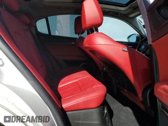 ✅ 2020 Alfa Romeo Stelvio Ti • VIN: ZASPAKBN6L7C83068 • Lot: 84550965. Wystawiony na Copart z przebiegiem 78 106 mil. Bezpłatny archiwum sprzedaży aukcyjnych z USA i szczegółowy raport historii pojazdu na DreamBid. Zdjęcie 11.