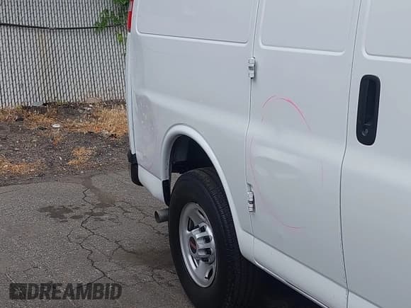 ✅ 2024 GMC Savana Cargo • VIN: 1GTW7AFP8R1181159 • Lot: 42462978. Wystawiony na IAAI z przebiegiem 1 692 mil. Bezpłatny archiwum sprzedaży aukcyjnych z USA i szczegółowy raport historii pojazdu na DreamBid. Zdjęcie 6.