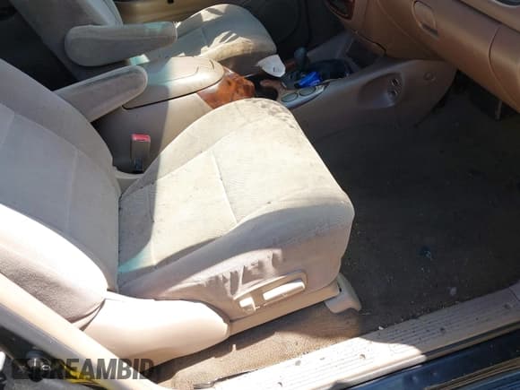 ✅ 2004 Toyota Sequoia SR5 • VIN: 5TDBT44A74S216277 • Lot: 43060630. Listed on IAAI with 223,500 mi. Free auction sales archive from the USA and detailed vehicle history report at DreamBid. Image 5.