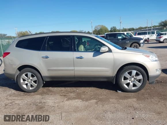 ✅ 2012 Chevrolet Traverse LTZ • VIN: 1GNKVLED3CJ238146 • Lot: 43528464. Wystawiony na IAAI z przebiegiem 230 680 mil. Bezpłatny archiwum sprzedaży aukcyjnych z USA i szczegółowy raport historii pojazdu na DreamBid. Zdjęcie 13.