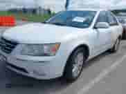 2009 Hyundai Sonata SE with VIN 5NPEU46F69H418298, listed as a IAAI auction lot 42362315 with 152,905 mi miles and . Bid and sale history available at DreamBid. Image 2.