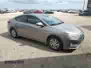 2020 Hyundai Elantra SE z VIN KMHD74LF4LU949239, wystawiony jako Copart lot #55599705 z przebiegiem 88 744 mil mil oraz Czysty tytuł • Clean title. Historia ofert i sprzedaży dostępna na DreamBid. Obrazek 4.