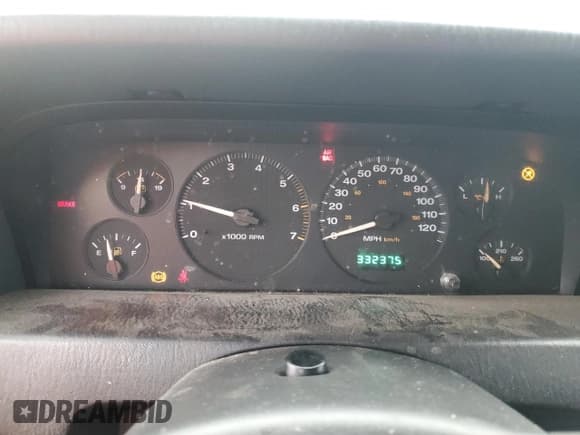 ✅ 2003 Jeep Grand Cherokee Laredo • VIN: 1J4GX48S73C518854 • Лот: 92987425. Опубликован ранее на Copart с пробегом 332 375 миль. Бесплатный доступ к архиву аукционных продаж из США и подробный отчёт об истории автомобиля на DreamBid. Изображение 9.
