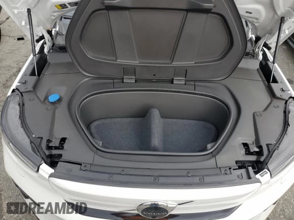 ✅ 2024 Volvo XC40 Ultimate • VIN: YV4ER3XM1R2293945 • Lot: 72382484. Wystawiony na Copart z przebiegiem 4 910 mil. Bezpłatny archiwum sprzedaży aukcyjnych z USA i szczegółowy raport historii pojazdu na DreamBid. Zdjęcie 12.