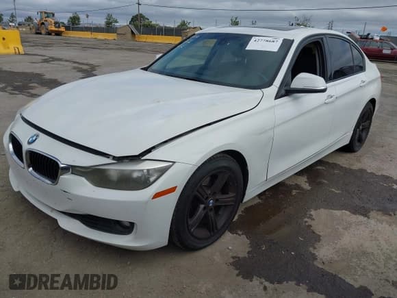 ✅ 2014 BMW 3 Series 328i • VIN: WBA3C1C59EK107056 • Lot: 42778687. Listed on IAAI with 106,786 mi. Free auction sales archive from the USA and detailed vehicle history report at DreamBid. Image 2.