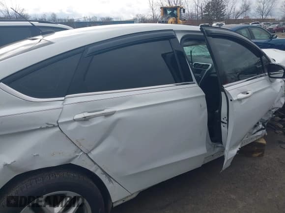 ✅ 2016 Ford Fusion SE • VIN: 1FA6P0H75G5124064 • Lot: 43802283. Wystawiony na IAAI z przebiegiem 62 162 mil. Bezpłatny archiwum sprzedaży aukcyjnych z USA i szczegółowy raport historii pojazdu na DreamBid. Zdjęcie 14.