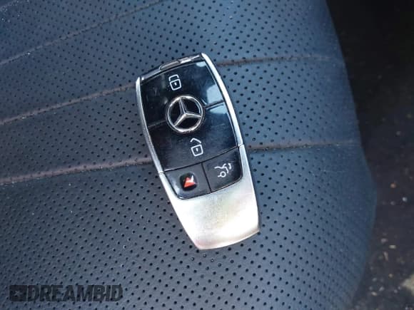 ✅ 2019 Mercedes-Benz CLS 450 • VIN: WDD2J5KB2KA035689 • Lot: 41263237. Wystawiony na IAAI z przebiegiem 57 609 mil. Bezpłatny archiwum sprzedaży aukcyjnych z USA i szczegółowy raport historii pojazdu na DreamBid. Zdjęcie 11.