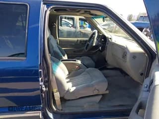 ✅ 2000 Chevrolet Blazer LT • VIN: 1GNCS13W6Y2328981 • Lot: 42945582. Wystawiony na IAAI z przebiegiem 80 227 mil. Bezpłatny archiwum sprzedaży aukcyjnych z USA i szczegółowy raport historii pojazdu na DreamBid. Zdjęcie 5.