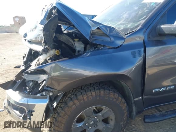 ✅ 2019 Ram 1500 Big Horn • VIN: 1C6RREFT1KN635561 • Lot: 43324675. Wystawiony na IAAI z przebiegiem 85 914 mil. Bezpłatny archiwum sprzedaży aukcyjnych z USA i szczegółowy raport historii pojazdu na DreamBid. Zdjęcie 18.