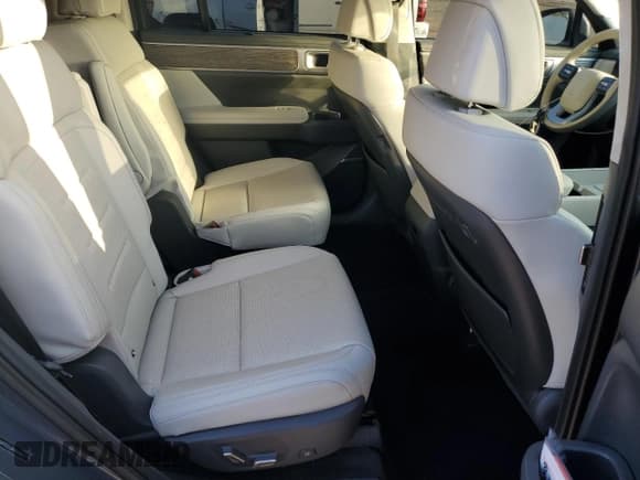 ✅ 2024 Hyundai Santa Fe Calligraphy • VIN: 5NMP5DGL0RH063667 • Lot: 82690345. Listed on Copart with 23,121 mi. Free auction sales archive from the USA and detailed vehicle history report at DreamBid. Image 11.
