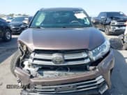 ✅ 2017 Toyota Highlander Limited • VIN: 5TDYZRFH2HS221036 • Lot: 40630991. Wystawiony na IAAI z przebiegiem 115 296 mil. Bezpłatny archiwum sprzedaży aukcyjnych z USA i szczegółowy raport historii pojazdu na DreamBid. Zdjęcie 13.