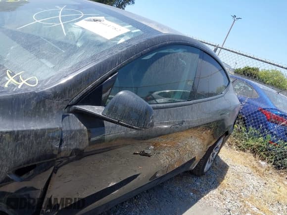 ✅ 2022 Tesla Model Y Long Range • VIN: 7SAYGDEE9NA022842 • Lot: 42003782. Wystawiony na IAAI z przebiegiem 36 010 mil. Bezpłatny archiwum sprzedaży aukcyjnych z USA i szczegółowy raport historii pojazdu na DreamBid. Zdjęcie 14.