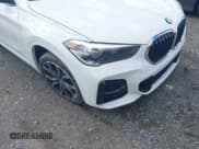 ✅ 2020 BMW X1 xDrive28i • VIN: WBXJG9C00L5R69467 • Lot: 43390251. Wystawiony na IAAI z przebiegiem 97 121 mil. Bezpłatny archiwum sprzedaży aukcyjnych z USA i szczegółowy raport historii pojazdu na DreamBid. Zdjęcie 6.