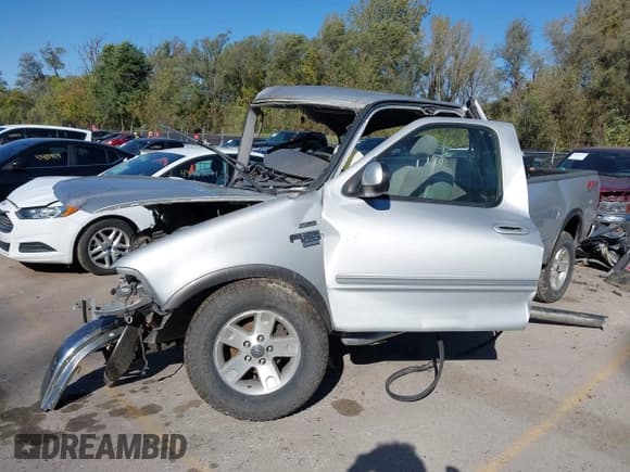 ✅ 2003 Ford F-150 XL • VIN: 1FTRX18L43NB49607 • Lot: 43427519. Wystawiony na IAAI z przebiegiem Nie podano. Bezpłatny archiwum sprzedaży aukcyjnych z USA i szczegółowy raport historii pojazdu na DreamBid. Zdjęcie 18.