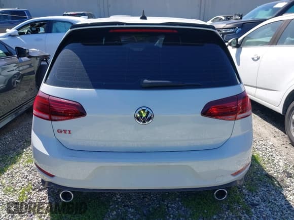 ✅ 2020 Volkswagen Golf GTI S • VIN: 3VW5T7AU3LM016442 • Lot: 41461125. Listed on IAAI with 48,613 mi. Free auction sales archive from the USA and detailed vehicle history report at DreamBid. Image 17.