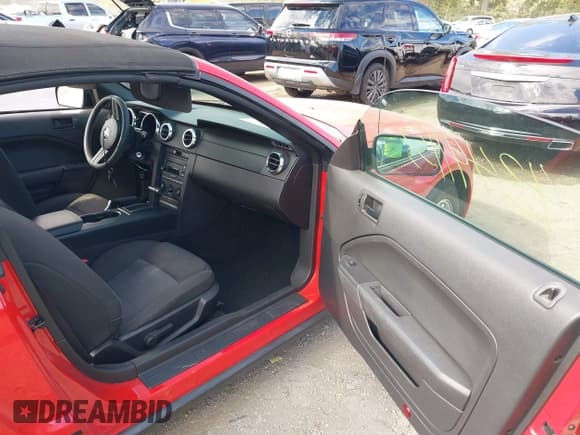 ✅ 2007 Ford Mustang Deluxe • VIN: 1ZVFT84N475327923 • Lot: 43441133. Listed on IAAI with 86,635 mi. Free auction sales archive from the USA and detailed vehicle history report at DreamBid. Image 5.