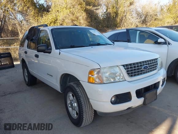 ✅ 2005 Ford Explorer XLT • VIN: 1FMZU63K75ZA02189 • Lot: 41390591. Wystawiony na IAAI z przebiegiem 225 627 mil. Bezpłatny archiwum sprzedaży aukcyjnych z USA i szczegółowy raport historii pojazdu na DreamBid. Zdjęcie 1.