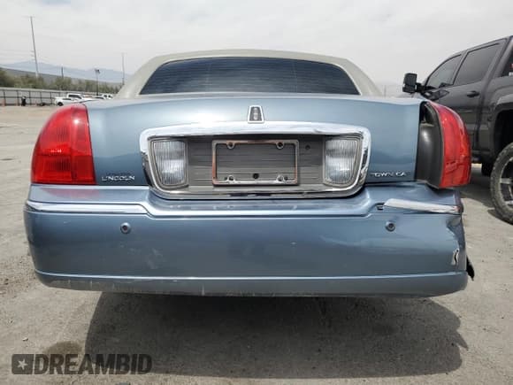 ✅ 2004 Lincoln Town Car Ultimate • VIN: 1LNHM83W34Y687080 • Lot: 67322785. Listed on Copart with 96,899 mi. Free auction sales archive from the USA and detailed vehicle history report at DreamBid. Image 6.