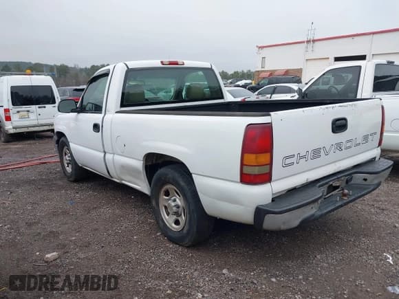 ✅ 2003 Chevrolet Silverado 1500 Work Truck • VIN: 1GCEC14X63Z261627 • Лот: 41589792. Опубликован ранее на IAAI с пробегом Не указан. Бесплатный доступ к архиву аукционных продаж из США и подробный отчёт об истории автомобиля на DreamBid. Изображение 3.