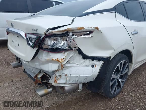 ✅ 2016 Nissan Maxima SL • VIN: 1N4AA6AP6GC431070 • Lot: 42003568. Wystawiony na IAAI z przebiegiem 99 748 mil. Bezpłatny archiwum sprzedaży aukcyjnych z USA i szczegółowy raport historii pojazdu na DreamBid. Zdjęcie 6.