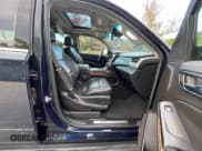 ✅ 2017 Chevrolet Suburban Premier • VIN: 1GNSKJKCXHR240591 • Lot: 91875275. Wystawiony na Copart z przebiegiem 305 907 mil. Bezpłatny archiwum sprzedaży aukcyjnych z USA i szczegółowy raport historii pojazdu na DreamBid. Zdjęcie 5.