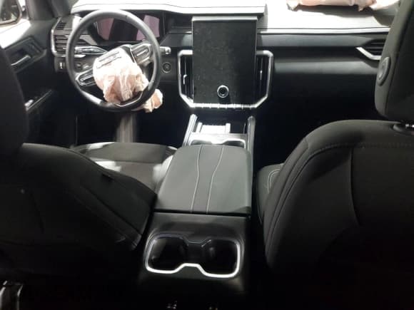 ✅ 2025 GMC Acadia AWD Elevation • VIN: 1GKENNRS3SJ185414 • Lot: 85003875. Wystawiony na Copart z przebiegiem Nie podano. Bezpłatny archiwum sprzedaży aukcyjnych z USA i szczegółowy raport historii pojazdu na DreamBid. Zdjęcie 8.