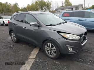 2015 Hyundai Tucson SE z VIN KM8JUCAG9FU028253, wystawiony jako IAAI lot #43440332 z przebiegiem 179 948 mil mil oraz . Historia ofert i sprzedaży dostępna na DreamBid. Obrazek 1.