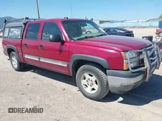 2005 Chevrolet Silverado 1500 LS with VIN 2GCEK13T351164625, listed as a IAAI auction lot 42942388 with 223,615 mi miles and . Bid and sale history available at DreamBid. Image 1.