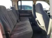 ✅ 2002 Dodge Dakota SLT • VIN: 1B7HG48Z02S670101 • Lot: 81363774. Wystawiony na Copart z przebiegiem 225 285 mil. Bezpłatny archiwum sprzedaży aukcyjnych z USA i szczegółowy raport historii pojazdu na DreamBid. Zdjęcie 11.