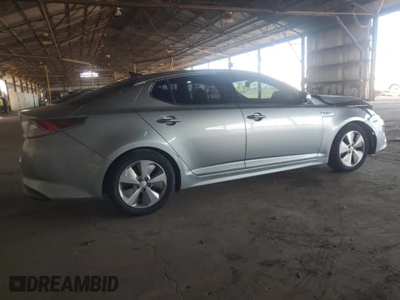 ✅ 2016 Kia Optima EX • VIN: KNAGN4AD1G5092254 • Лот: 82532275. Опубликован ранее на Copart с пробегом 146 208 миль. Бесплатный доступ к архиву аукционных продаж из США и подробный отчёт об истории автомобиля на DreamBid. Изображение 3.