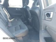 ✅ 2019 Volvo XC60 Momentum • VIN: LYVA22RK5KB191242 • Lot: 42697675. Wystawiony na IAAI z przebiegiem 64 410 mil. Bezpłatny archiwum sprzedaży aukcyjnych z USA i szczegółowy raport historii pojazdu na DreamBid. Zdjęcie 8.