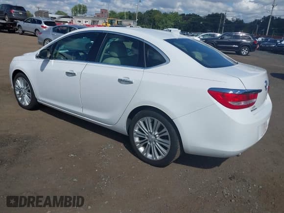 ✅ 2014 Buick Verano • VIN: 1G4PP5SK5E4121978 • Lot: 43118678. Wystawiony na IAAI z przebiegiem 74 676 mil. Bezpłatny archiwum sprzedaży aukcyjnych z USA i szczegółowy raport historii pojazdu na DreamBid. Zdjęcie 3.