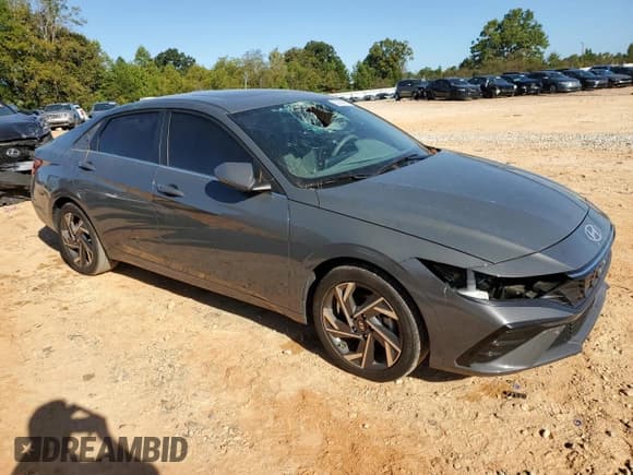 ✅ 2024 Hyundai Elantra SEL • VIN: KMHLS4DG7RU764449 • Лот: 82053995. Опубликован ранее на Copart с пробегом 26 204 миль. Бесплатный доступ к архиву аукционных продаж из США и подробный отчёт об истории автомобиля на DreamBid. Изображение 4.