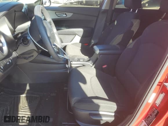 ✅ 2021 Kia Forte LXS • VIN: 3KPF24AD4ME352900 • Лот: 82753475. Опубликован ранее на Copart с пробегом 66 079 миль. Бесплатный доступ к архиву аукционных продаж из США и подробный отчёт об истории автомобиля на DreamBid. Изображение 7.