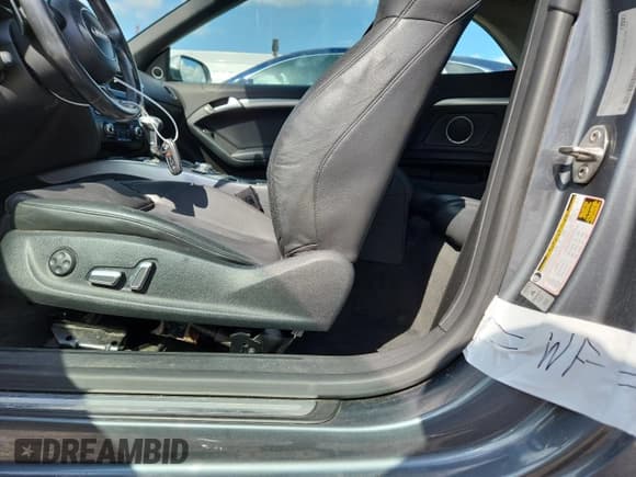 ✅ 2014 Audi A5 Premium Plus • VIN: WAULFAFH9EN002738 • Lot: 90342045. Listed on Copart with 82,487 mi. Free auction sales archive from the USA and detailed vehicle history report at DreamBid. Image 12.