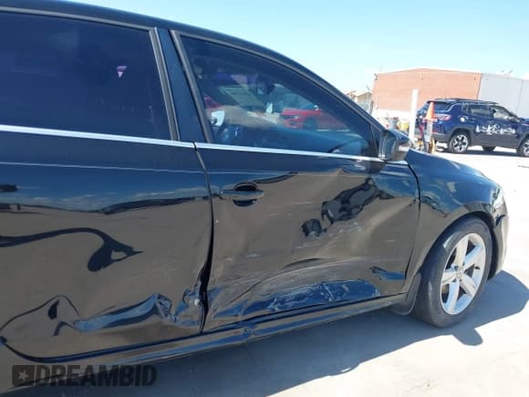 ✅ 2012 Volkswagen Jetta TDI w/Premium & Nav • VIN: 3VWLL7AJ0CM410008 • Lot: 43011566. Listed on IAAI with 207,018 mi. Free auction sales archive from the USA and detailed vehicle history report at DreamBid. Image 6.