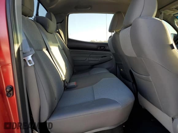 ✅ 2015 Toyota Tacoma • VIN: 3TMLU4EN9FM203763 • Lot: 92786155. Listed on Copart with 209,705 mi. Free auction sales archive from the USA and detailed vehicle history report at DreamBid. Image 10.