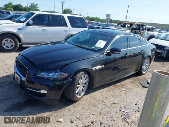 ✅ 2017 Jaguar XJ R-Sport • VIN: SAJWA1C76H8W08819 • Lot: 42181569. Wystawiony na IAAI z przebiegiem 126 679 mil. Bezpłatny archiwum sprzedaży aukcyjnych z USA i szczegółowy raport historii pojazdu na DreamBid. Zdjęcie 17.