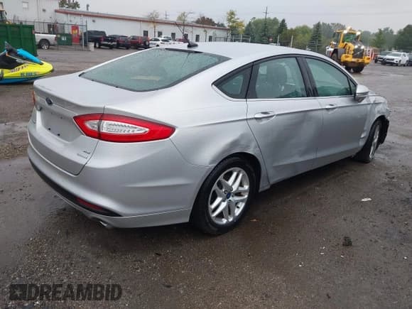 ✅ 2014 Ford Fusion SE • VIN: 1FA6P0HD9E5350515 • Lot: 43297486. Wystawiony na IAAI z przebiegiem 33 810 mil. Bezpłatny archiwum sprzedaży aukcyjnych z USA i szczegółowy raport historii pojazdu na DreamBid. Zdjęcie 4.