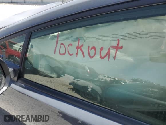 2025 Toyota Prius LE z VIN JTDACAAU1S3062446, wystawiony jako Copart lot #66959305 z przebiegiem Nie podano mil oraz Szkoda całkowita • Salvage title. Historia ofert i sprzedaży dostępna na DreamBid. Obrazek 8.