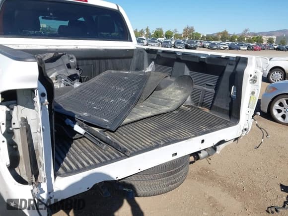 ✅ 2016 Toyota Tundra SR5 • VIN: 5TFEM5F17GX107037 • Lot: 43565837. Listed on IAAI with 160,833 mi. Free auction sales archive from the USA and detailed vehicle history report at DreamBid. Image 6.