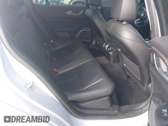 ✅ 2020 Alfa Romeo Giulia Ti • VIN: ZARFANBN0L7639218 • Lot: 43185575. Listed on IAAI with 27,923 mi. Free auction sales archive from the USA and detailed vehicle history report at DreamBid. Image 8.