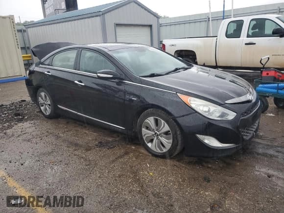 ✅ 2013 Hyundai Sonata Limited • VIN: KMHEC4A4XDA072907 • Lot: 57082954. Listed on Copart with 186,990 mi. Free auction sales archive from the USA and detailed vehicle history report at DreamBid. Image 4.