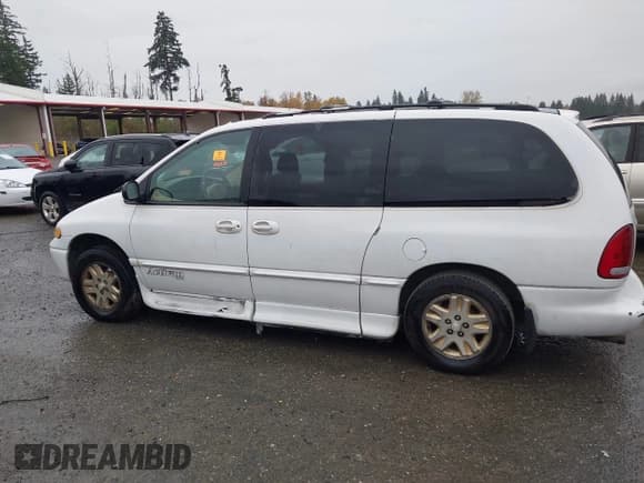 ✅ 1996 Dodge Caravan LE • VIN: 1B4GP54L4TB393941 • Lot: 43606447. Wystawiony na IAAI z przebiegiem Nie podano. Bezpłatny archiwum sprzedaży aukcyjnych z USA i szczegółowy raport historii pojazdu na DreamBid. Zdjęcie 14.