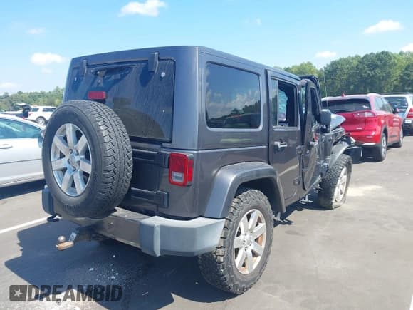 ✅ 2016 Jeep Wrangler Unlimited Sahara • VIN: 1C4HJWEG4GL158231 • Lot: 43295859. Wystawiony na IAAI z przebiegiem 92 674 mil. Bezpłatny archiwum sprzedaży aukcyjnych z USA i szczegółowy raport historii pojazdu na DreamBid. Zdjęcie 4.