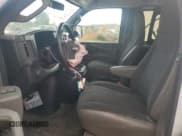 ✅ 2020 Chevrolet Express Cargo • VIN: 1GCWGAFP9L1127649 • Lot: 68323215. Wystawiony na Copart z przebiegiem 96 164 mil. Bezpłatny archiwum sprzedaży aukcyjnych z USA i szczegółowy raport historii pojazdu na DreamBid. Zdjęcie 7.