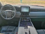 ✅ 2021 Lincoln Navigator Reserve • VIN: 5LMJJ2KT2MEL15047 • Lot: 96844425. Listed on Copart with 113,066 mi. Free auction sales archive from the USA and detailed vehicle history report at DreamBid. Image 9.