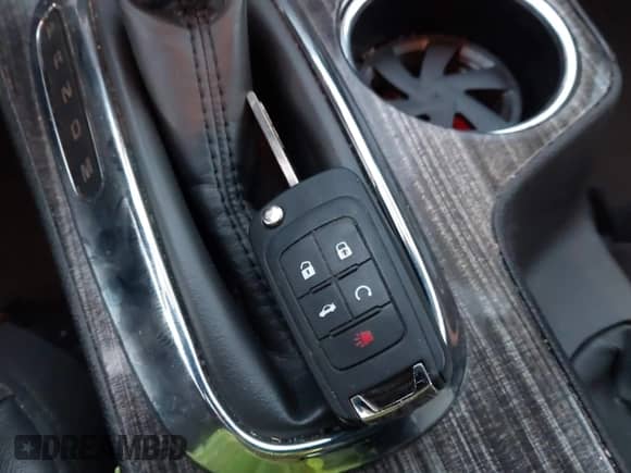 2015 Chevrolet Malibu LT z VIN 1G11D5SL3FF324149, wystawiony jako IAAI lot #43469159 z przebiegiem 164 457 mil mil oraz . Historia ofert i sprzedaży dostępna na DreamBid. Obrazek 11.