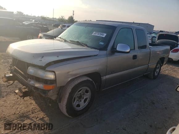 ✅ 2001 Chevrolet Silverado 1500 LS • VIN: 2GCEC19V611199613 • Лот: 69792584. Опубликован ранее на Copart с пробегом 266 785 миль. Бесплатный доступ к архиву аукционных продаж из США и подробный отчёт об истории автомобиля на DreamBid. Изображение 1.